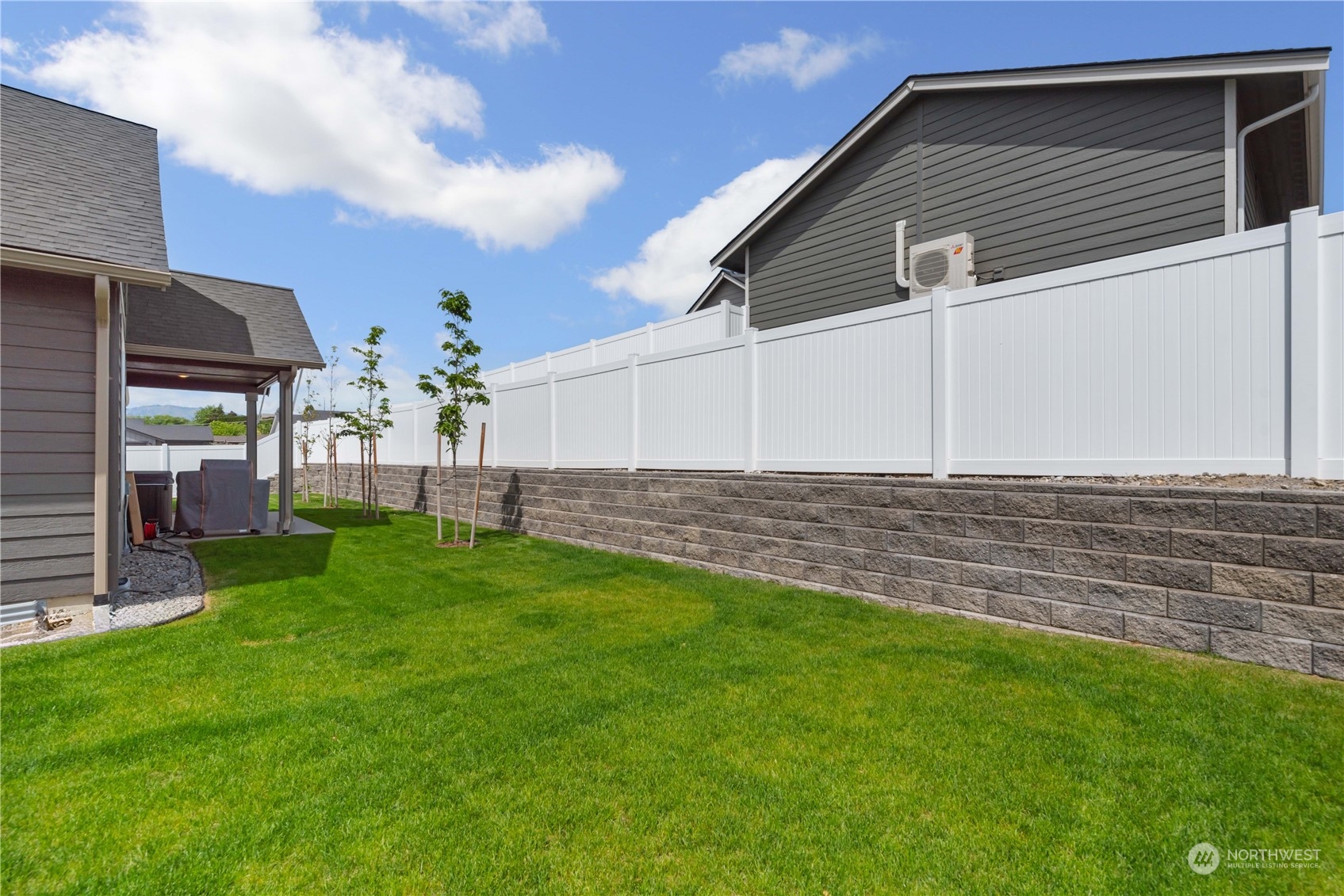 839 N Newport Loop