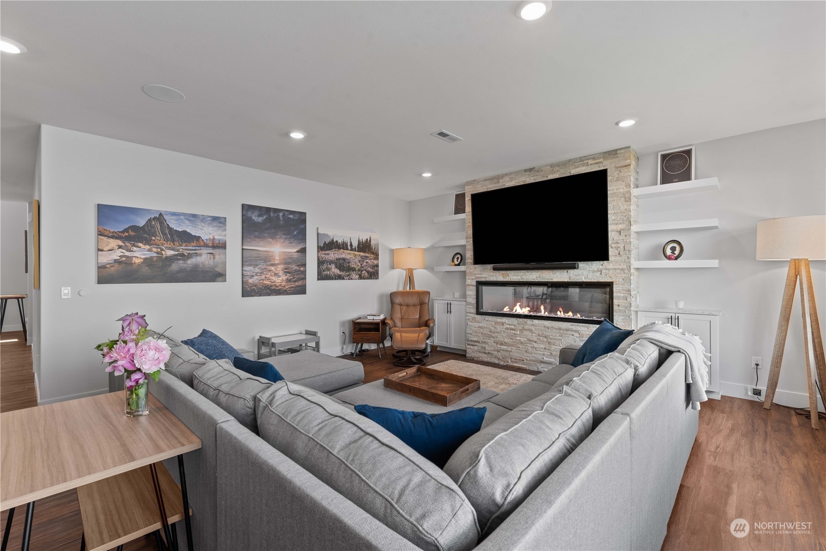 839 N Newport Loop