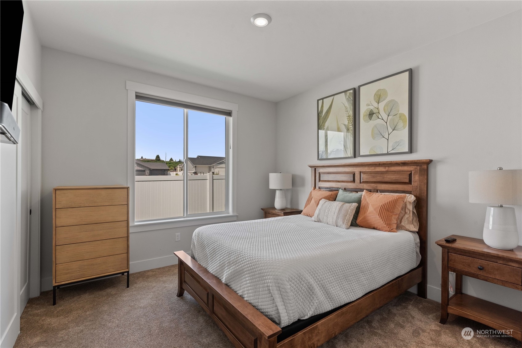 839 N Newport Loop