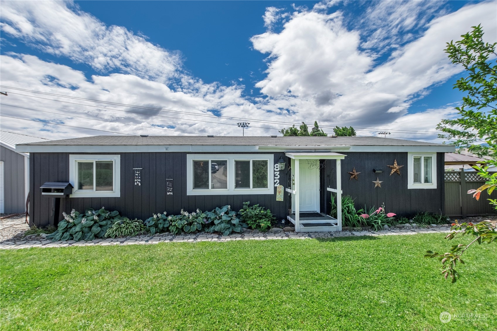 832 Garden Plaza