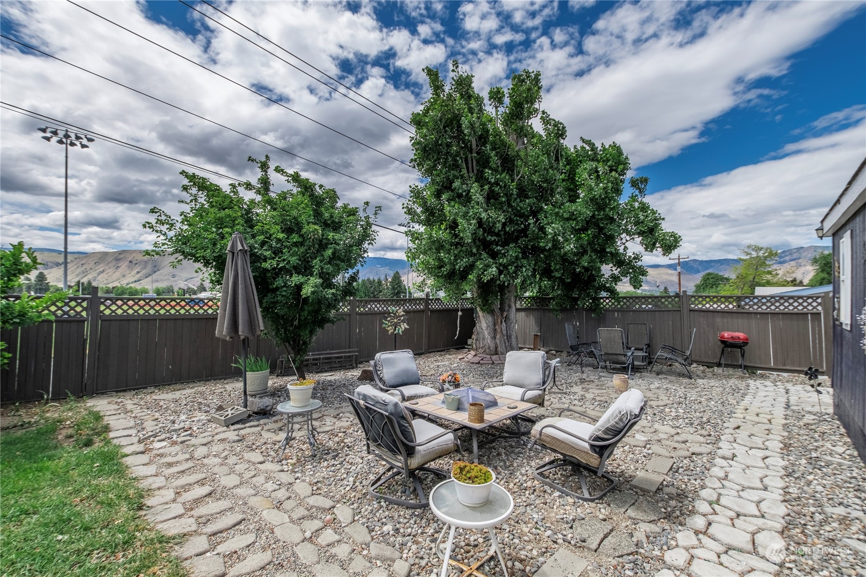 832 Garden Plaza