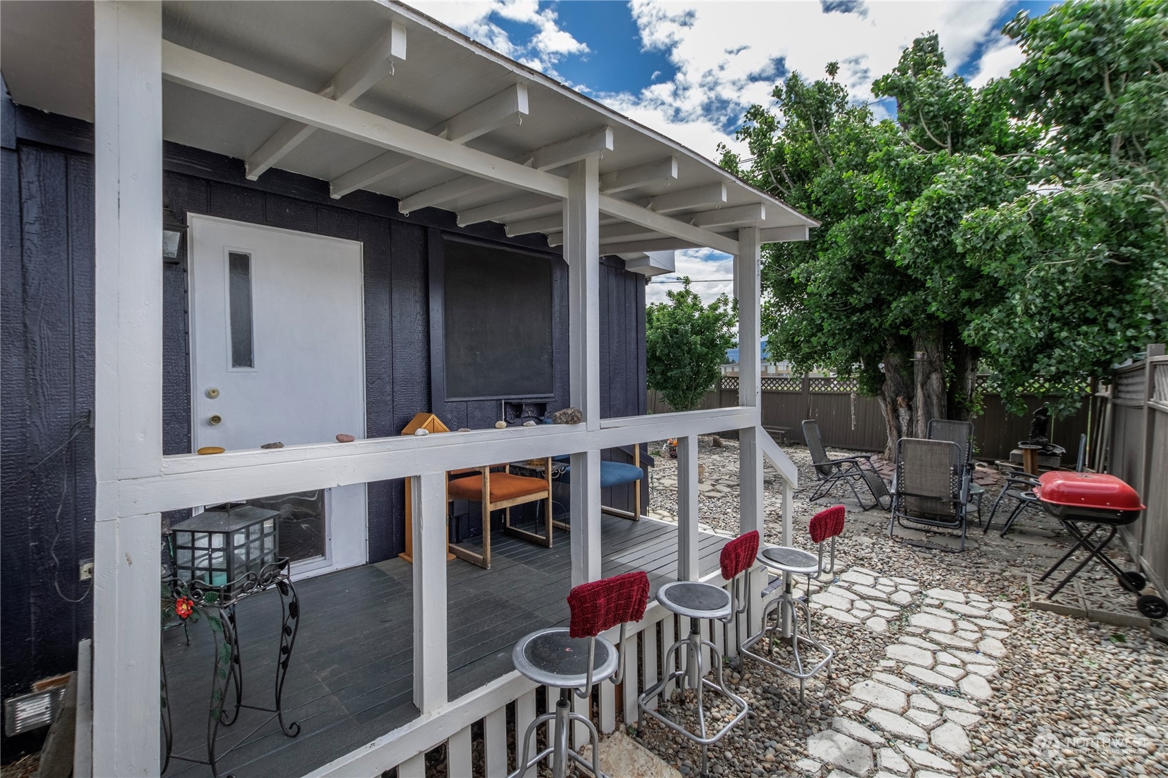 832 Garden Plaza