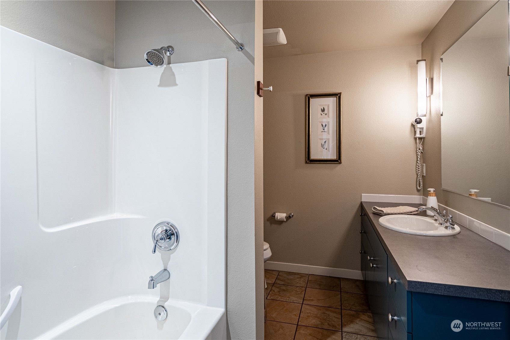 2220 W Woodin Avenue Unit: 411