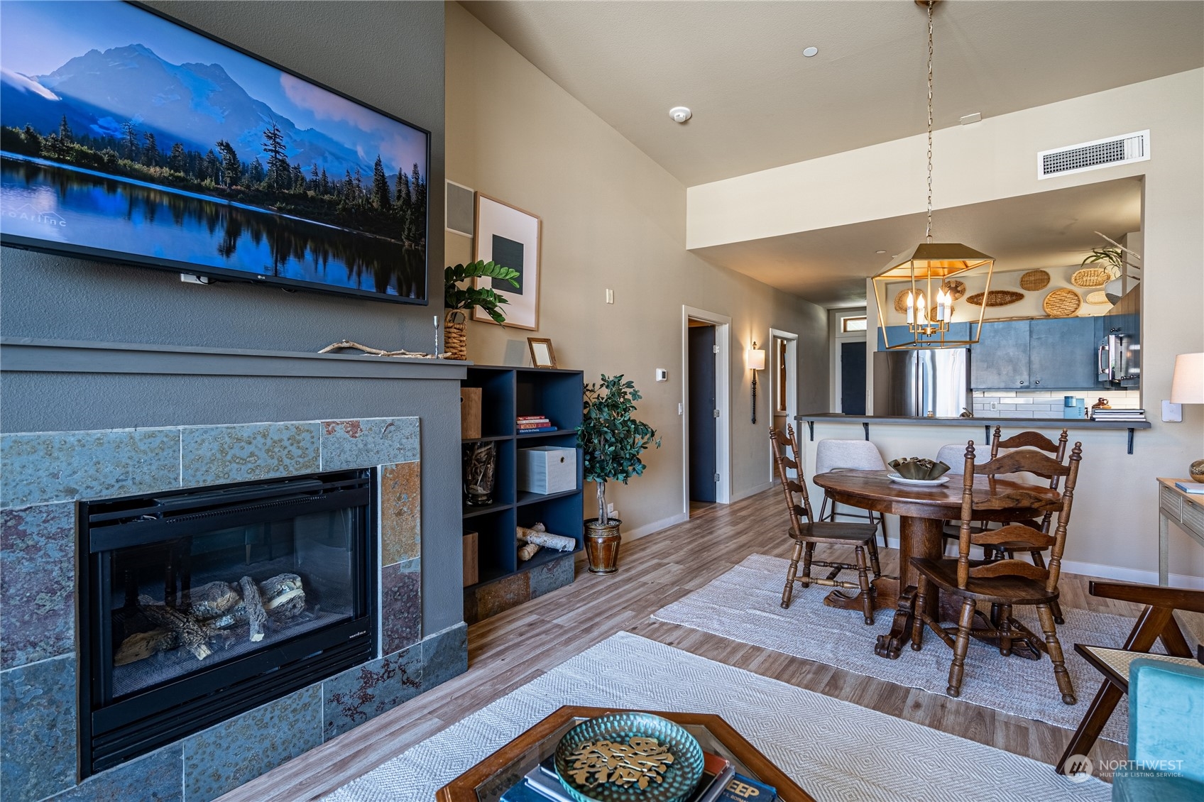 2220 W Woodin Avenue Unit: 411