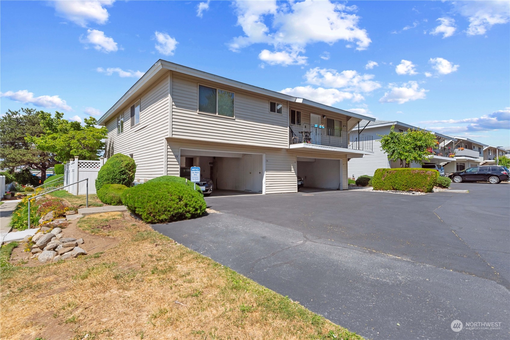 100 Simon Street SE Unit: 14