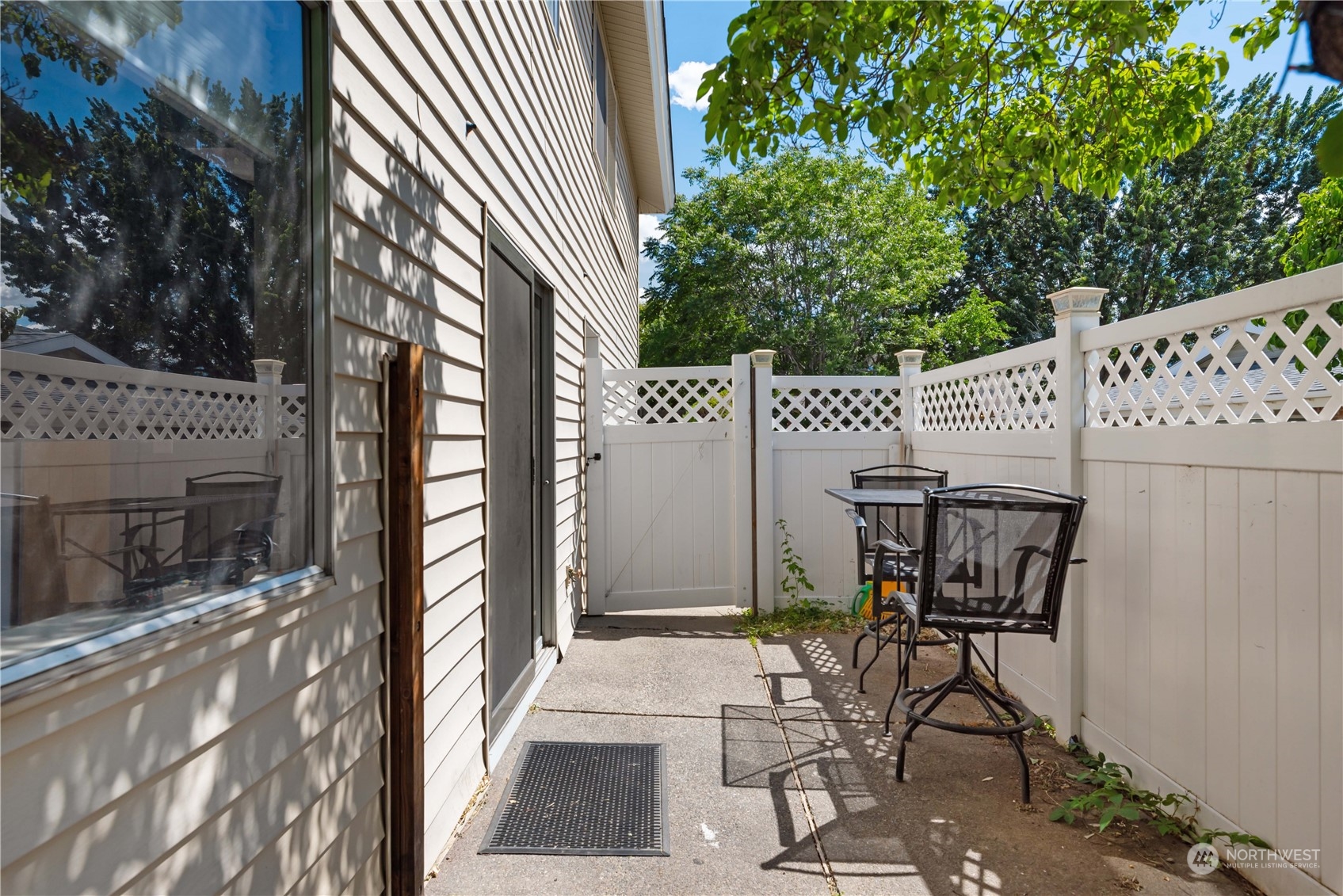 100 Simon Street SE Unit: 14