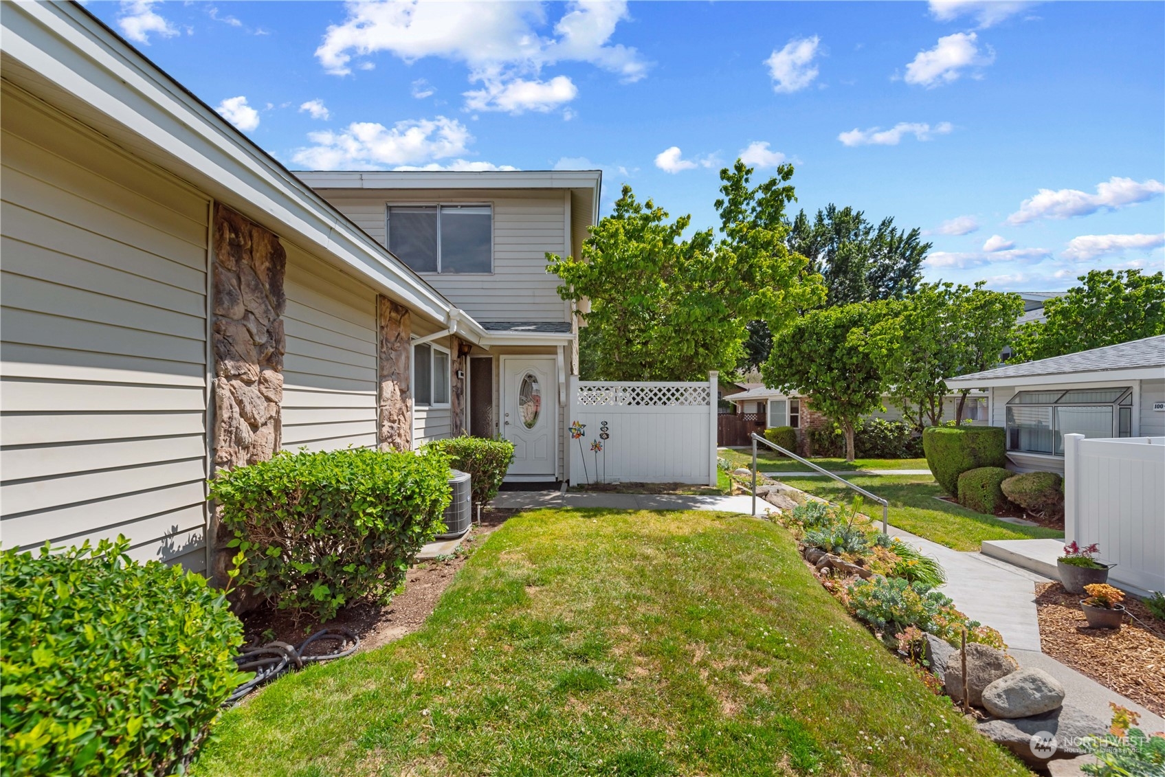 100 Simon Street SE Unit: 14