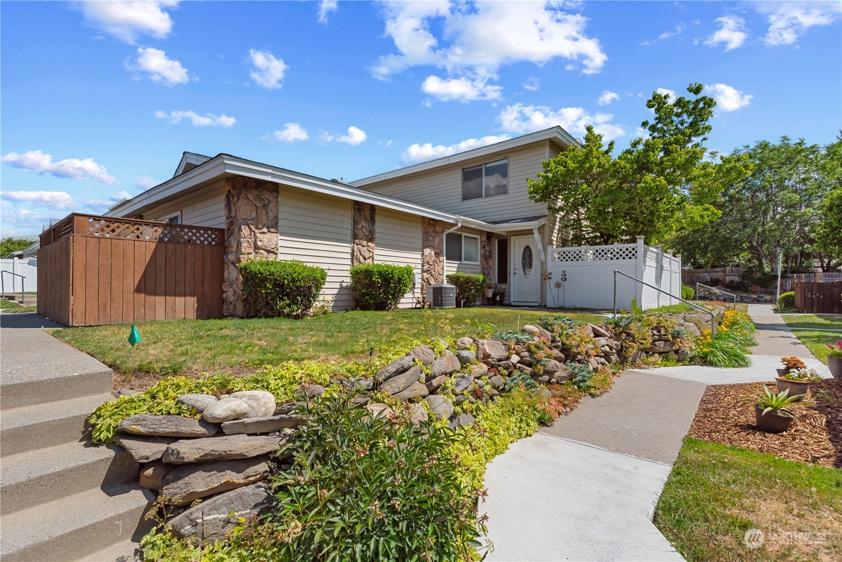 100 Simon Street SE Unit: 14