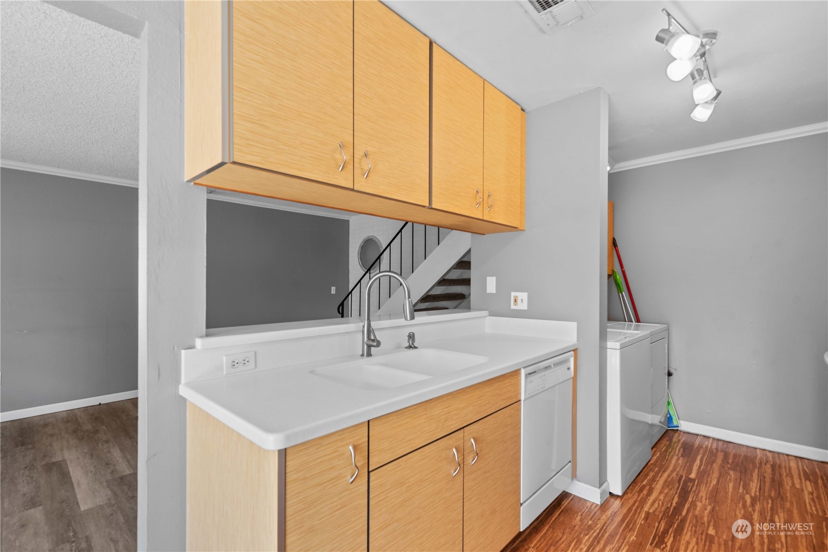 100 Simon Street SE Unit: 14
