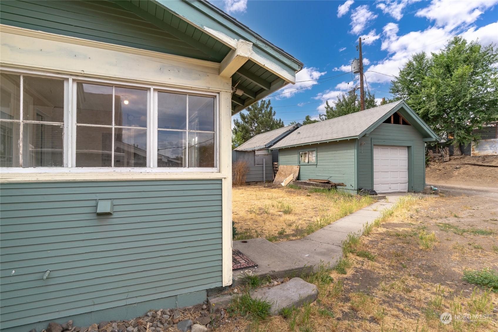 1380 S Wenatchee Avenue