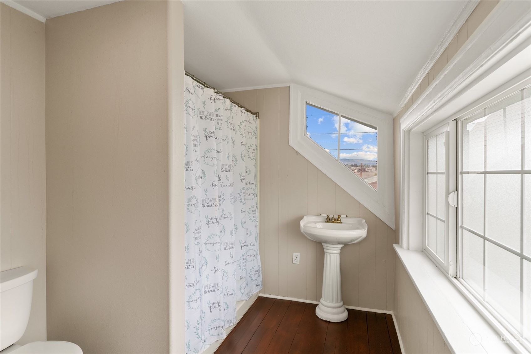 1380 S Wenatchee Avenue