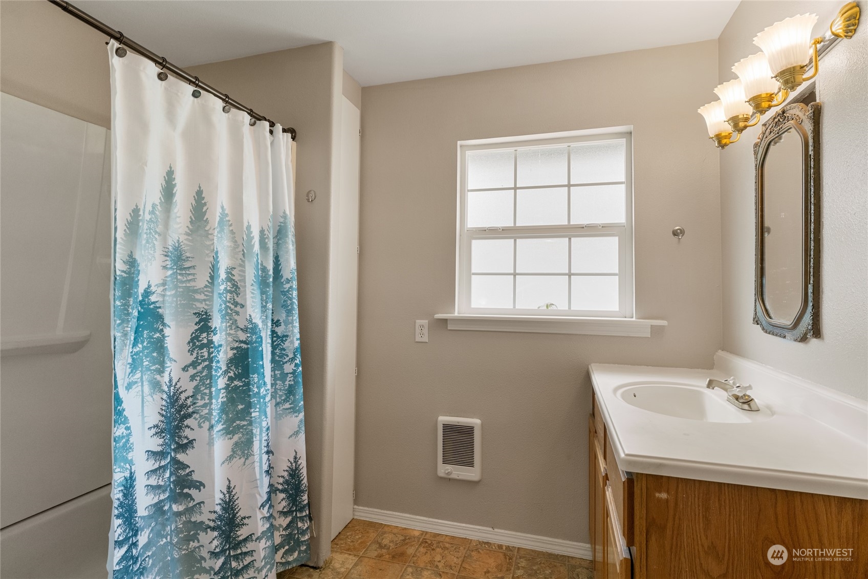 1380 S Wenatchee Avenue