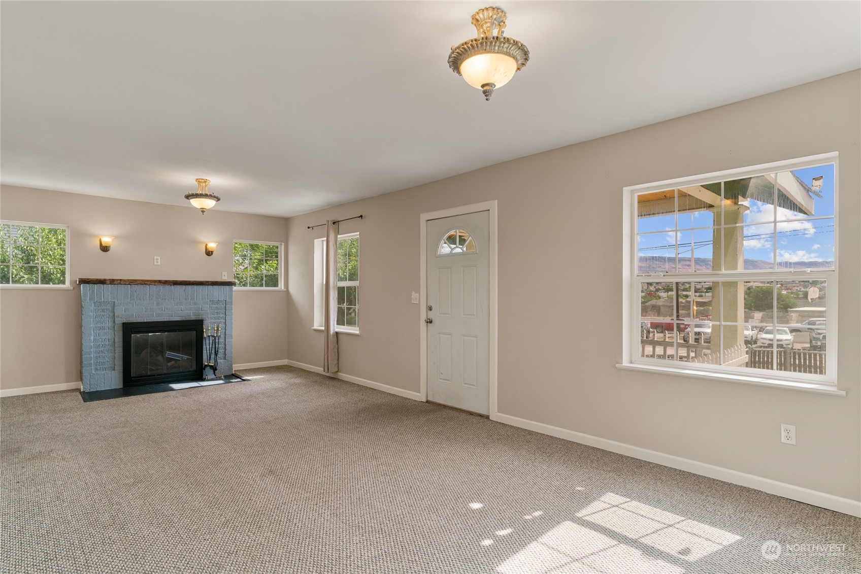 1380 S Wenatchee Avenue