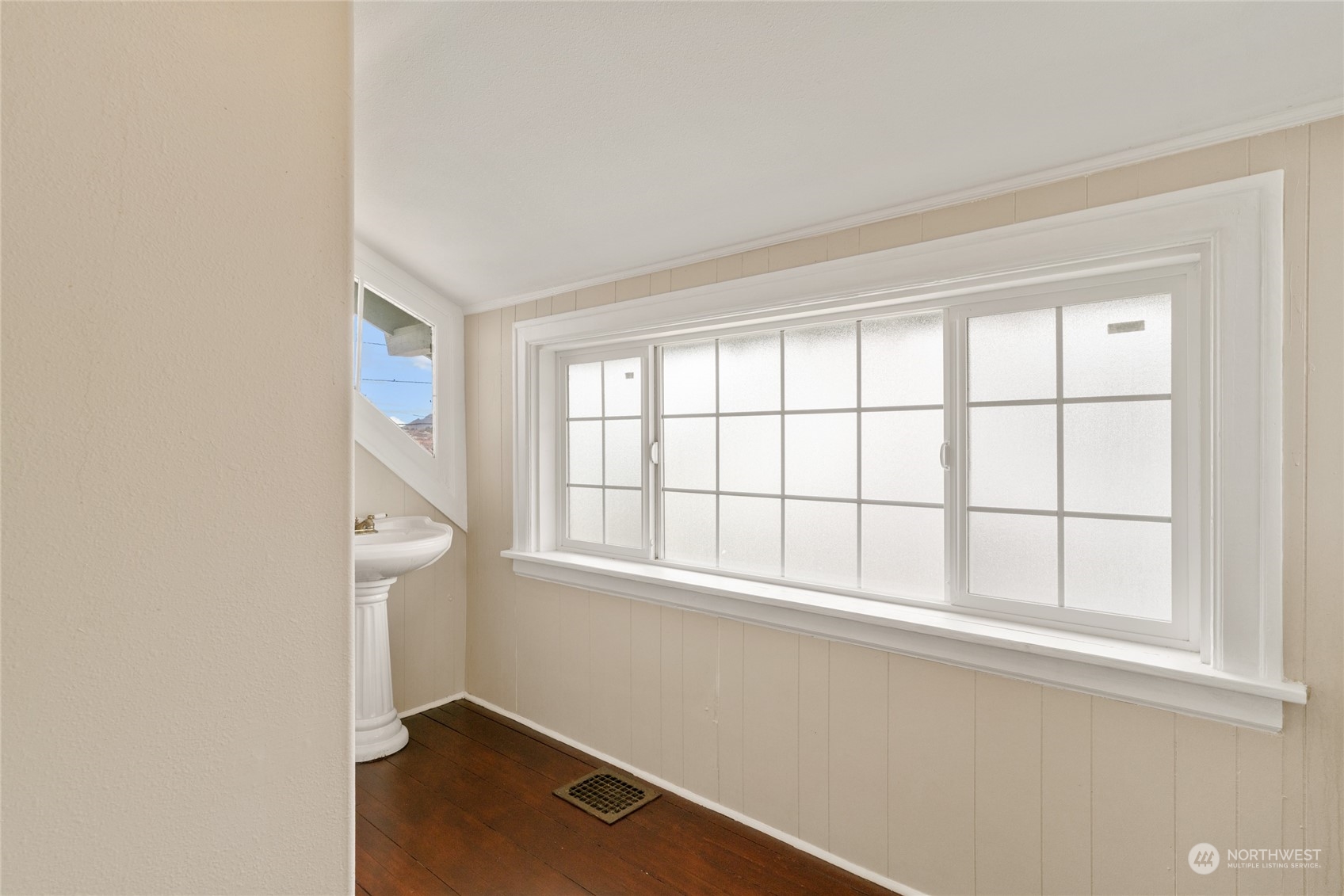 1380 S Wenatchee Avenue