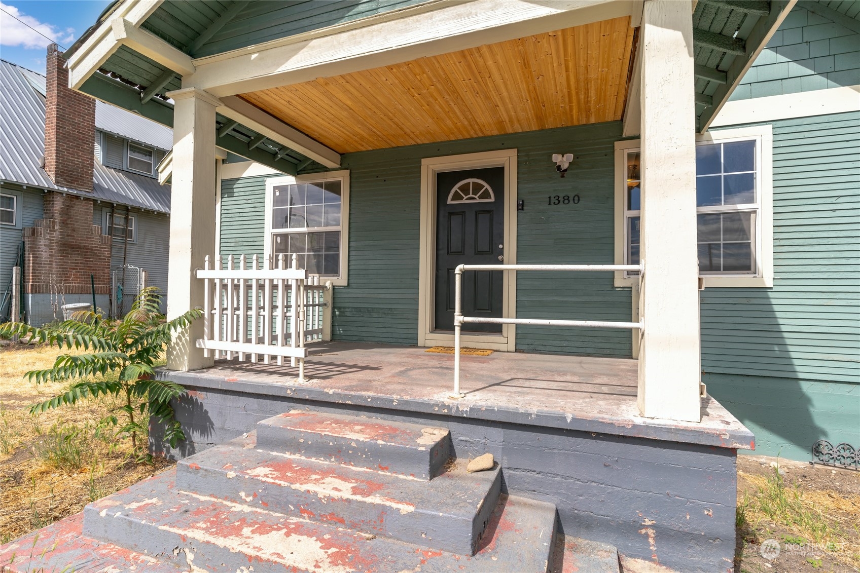 1380 S Wenatchee Avenue