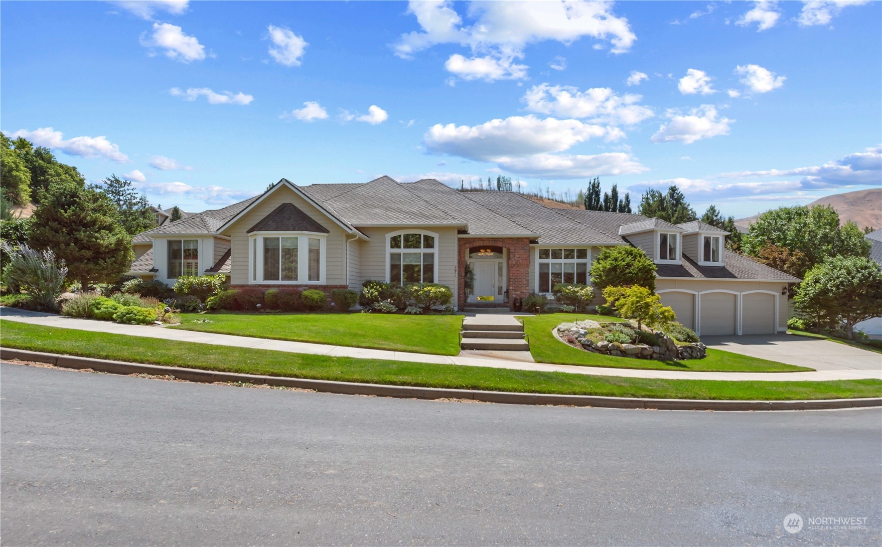 2071 Broadcrest Court
