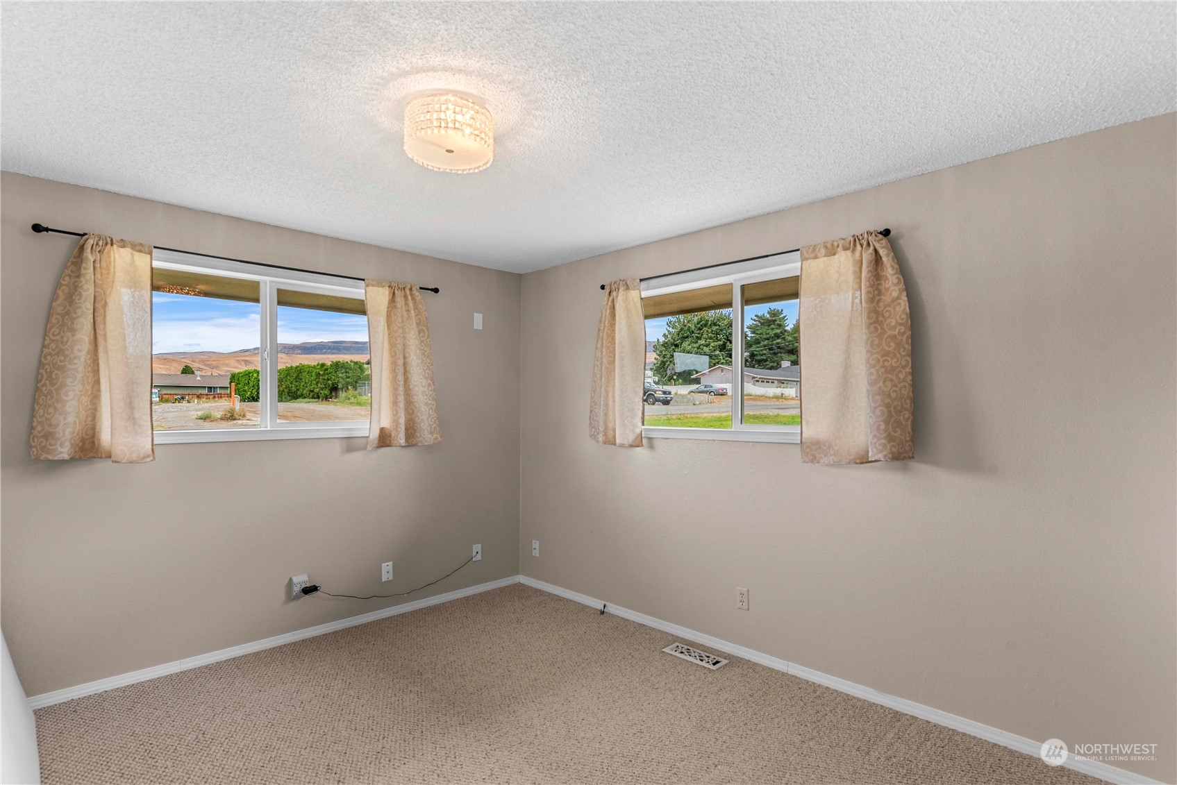 2408 3rd Street NE