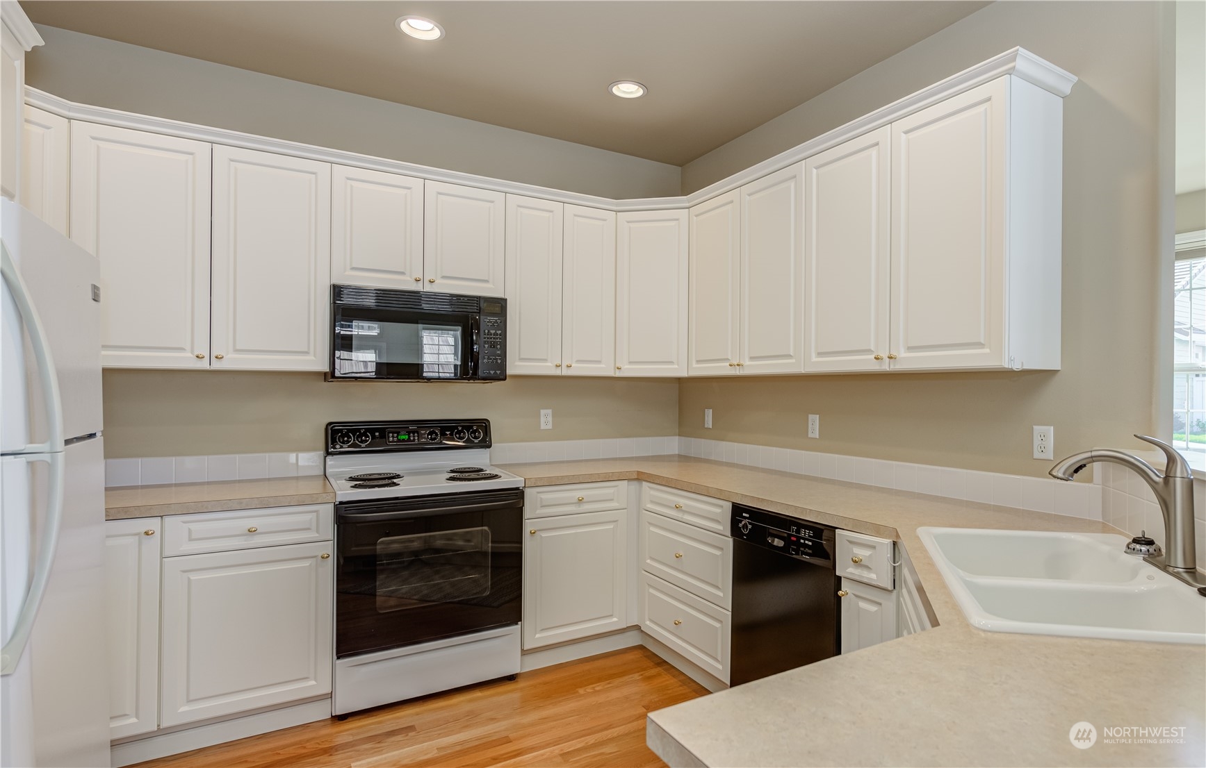 1494 Eastmont Ave Unit: 30