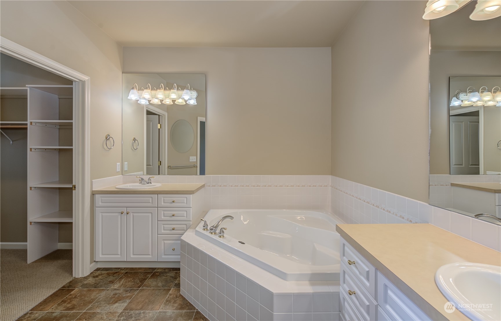 1494 Eastmont Ave Unit: 30