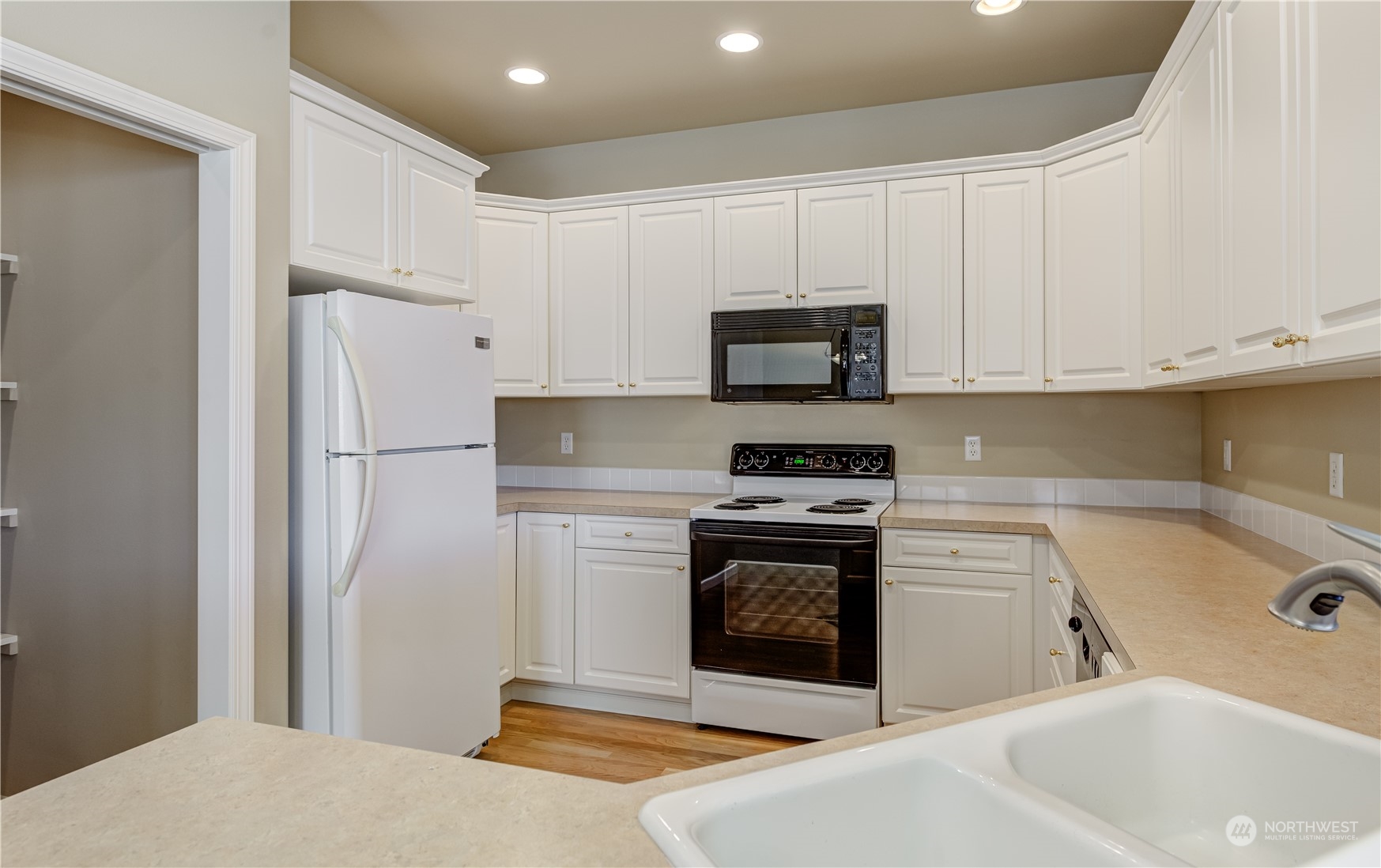 1494 Eastmont Ave Unit: 30