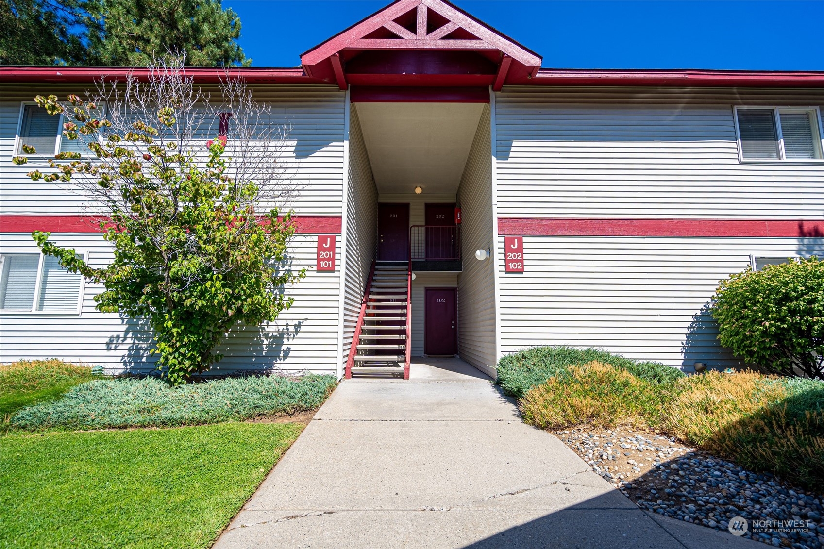 667 4th I & J Street NE Unit: I & J