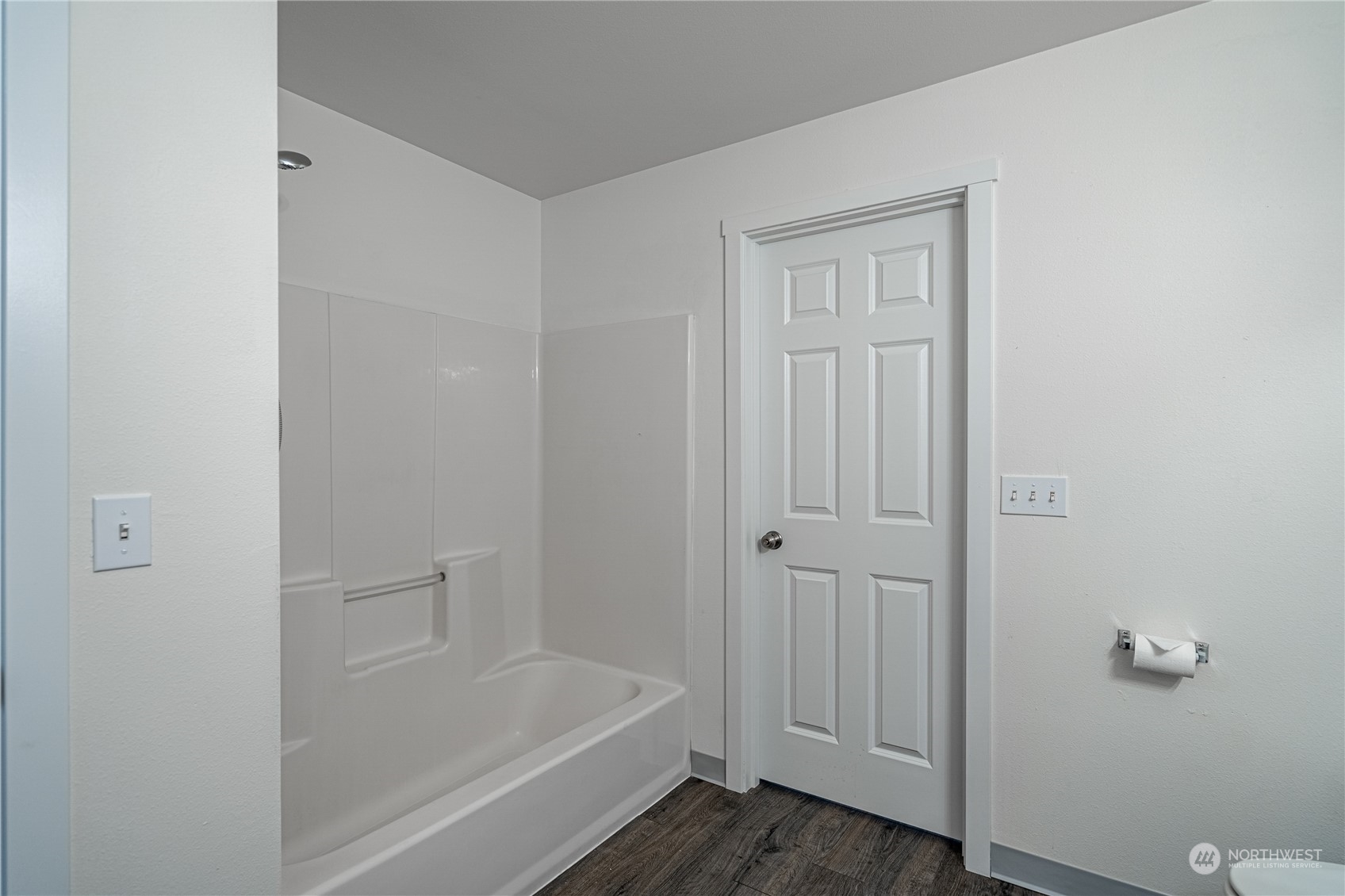 667 4th I & J Street NE Unit: I & J