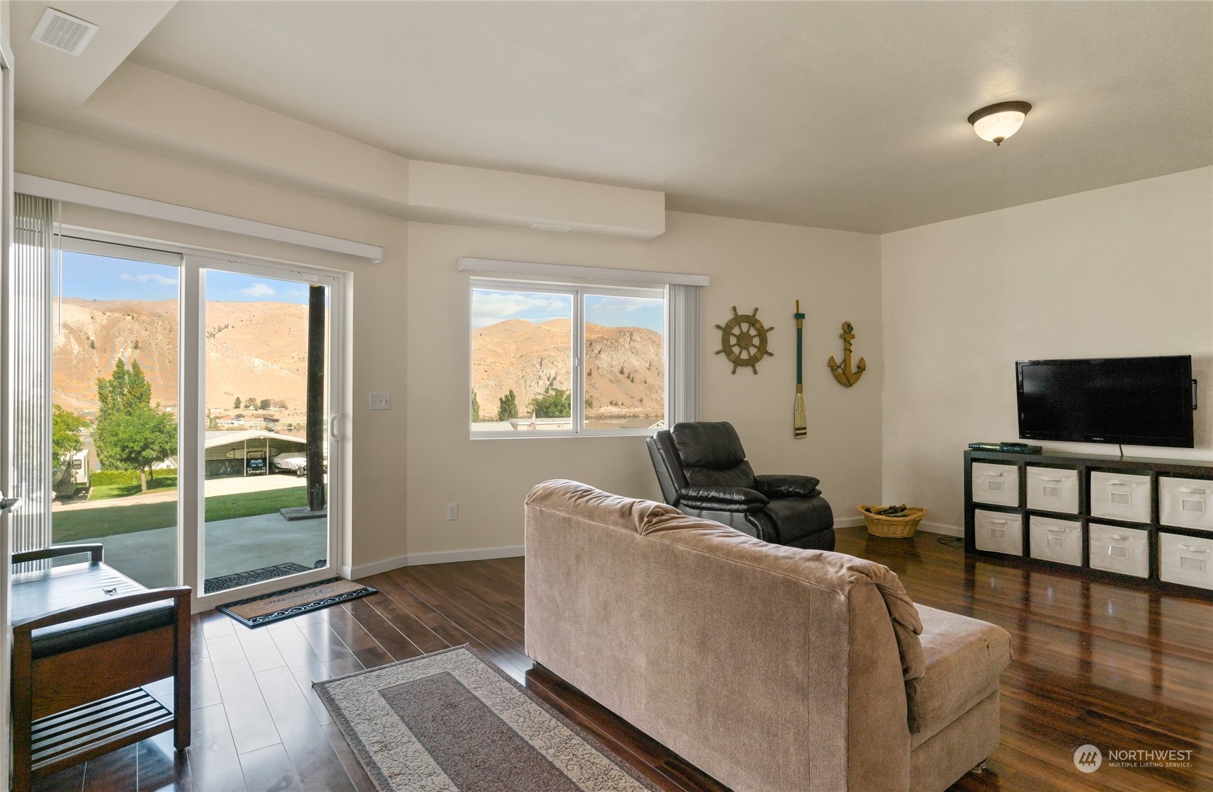 216 Willow View Drive