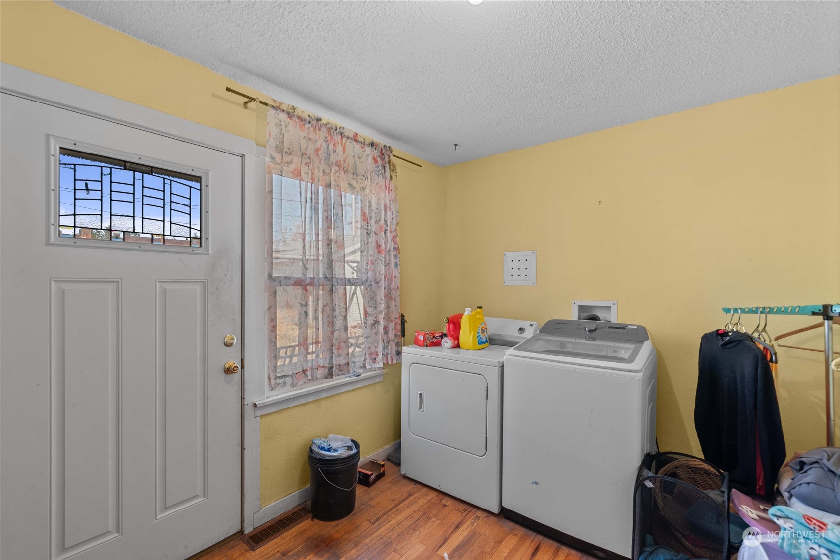 223 & 219 W Walnut Street