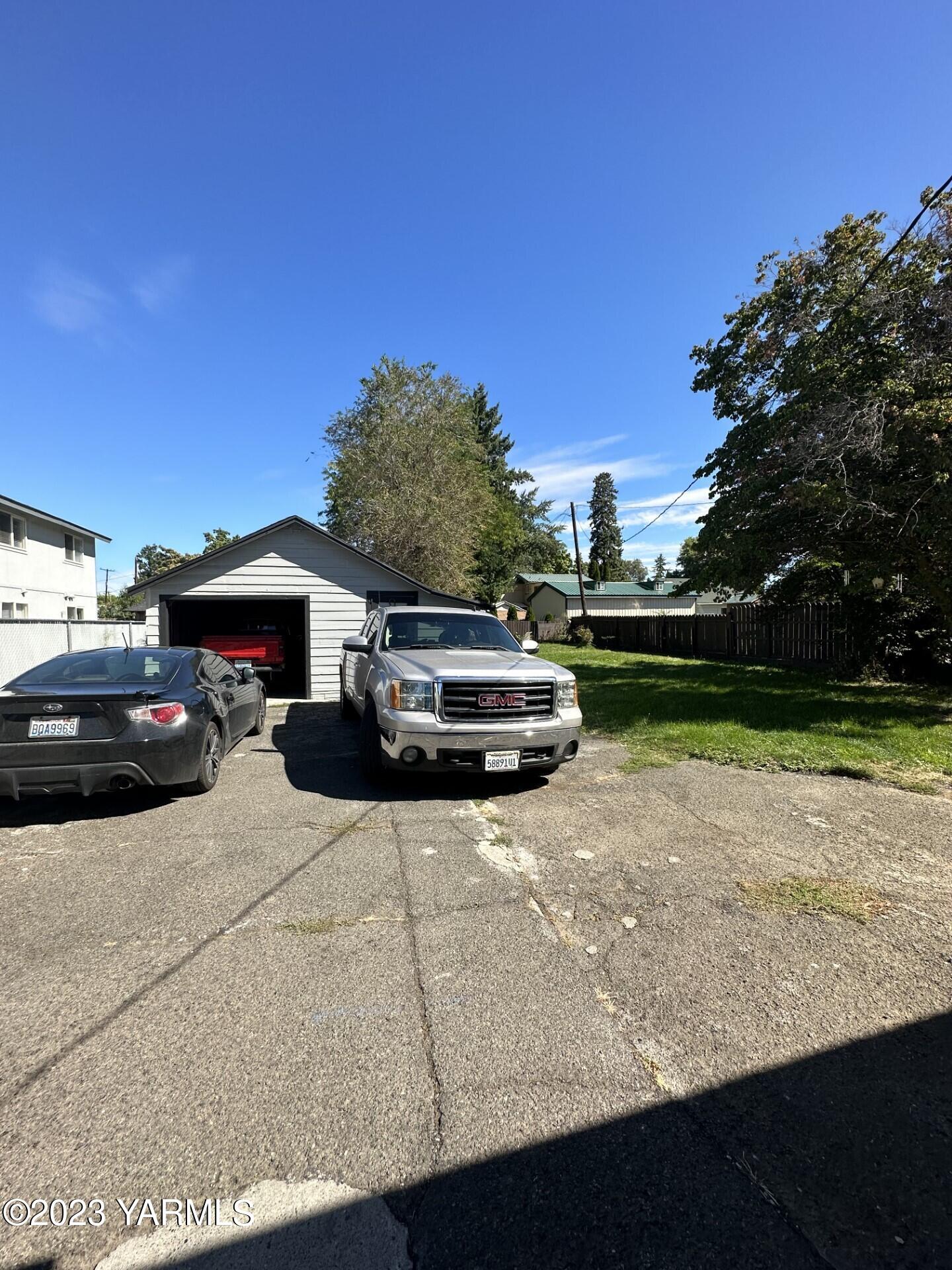 1205 S 15th Ave