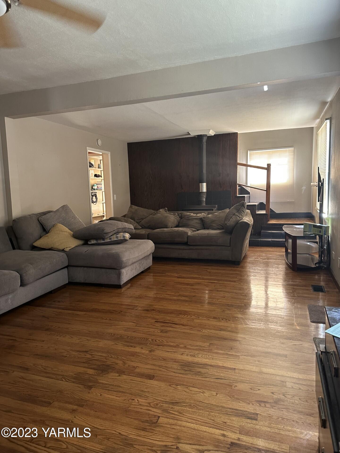 1205 S 15th Ave