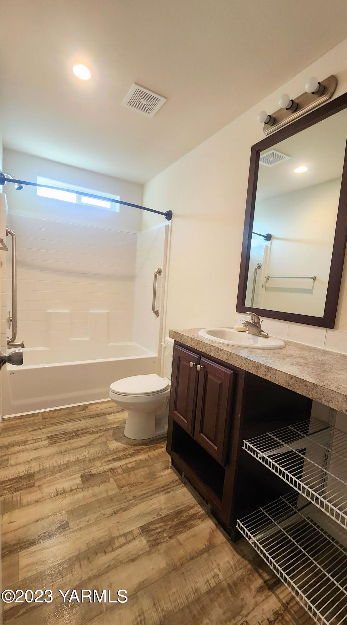 55 W Washington Ave Unit: 154