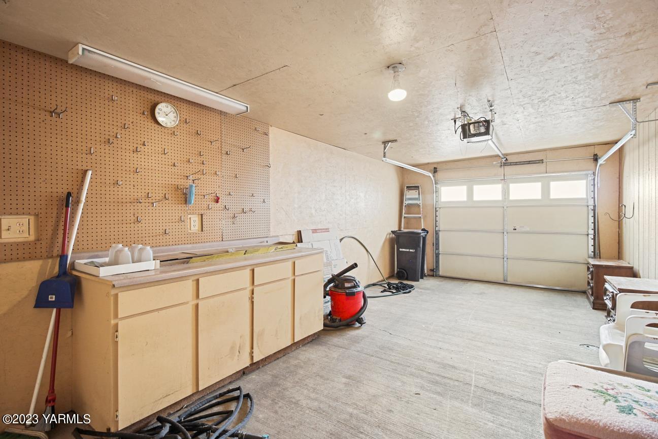 18 W Washington Ave Unit: 128