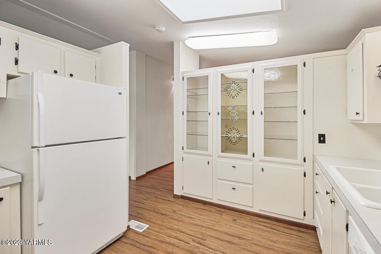 18 W Washington Ave Unit: 128