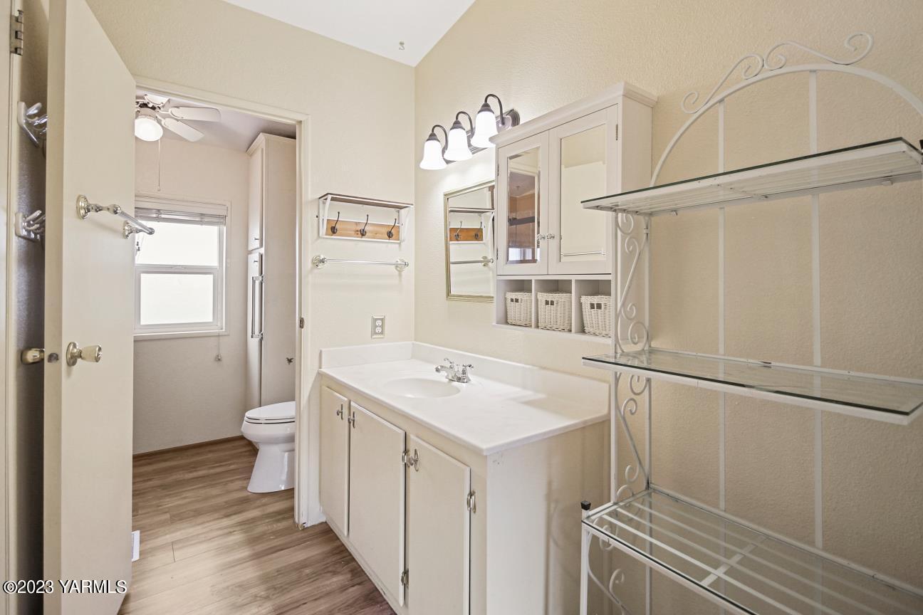 18 W Washington Ave Unit: 128
