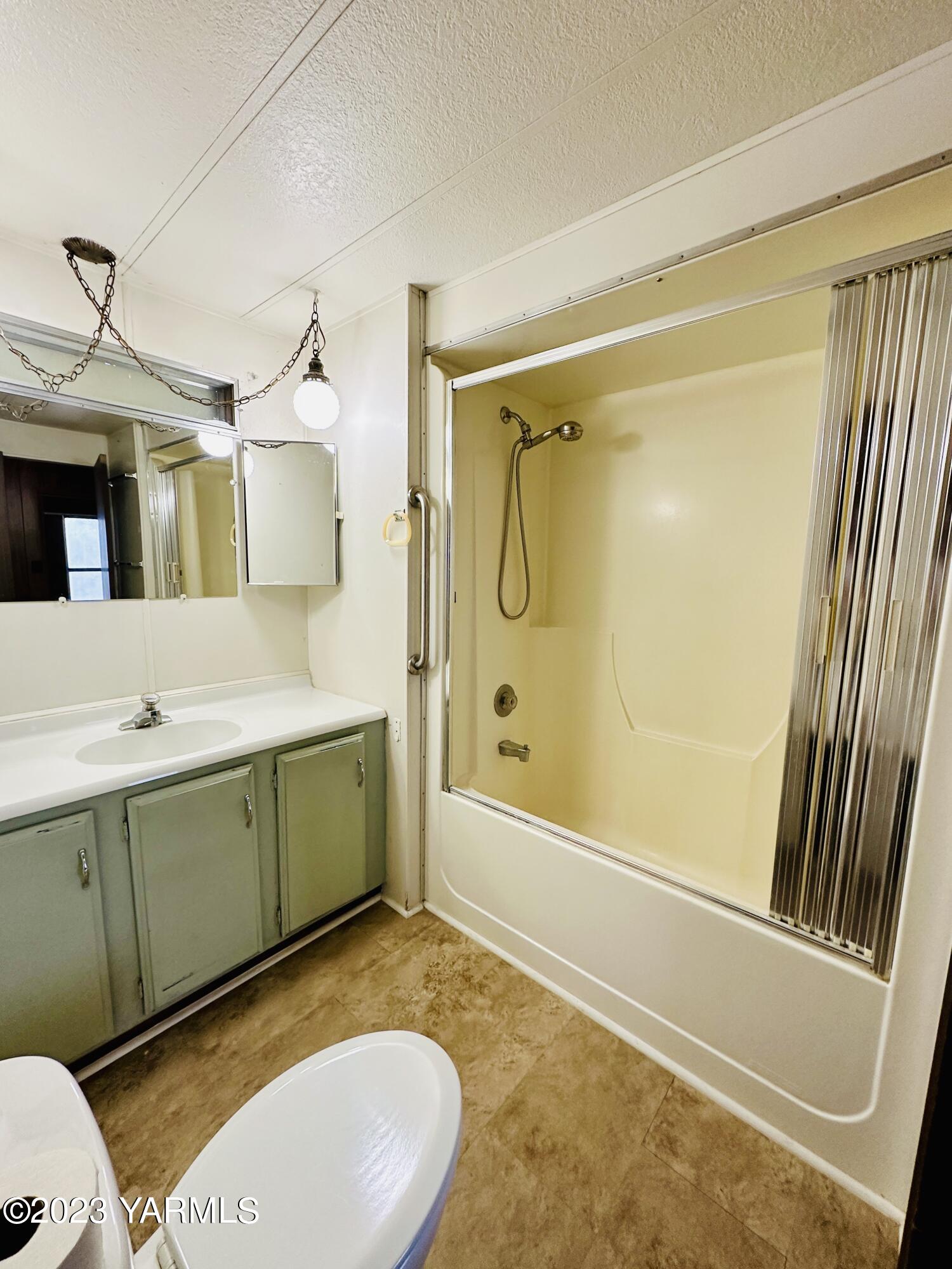 18 W Washington Ave Unit: 120