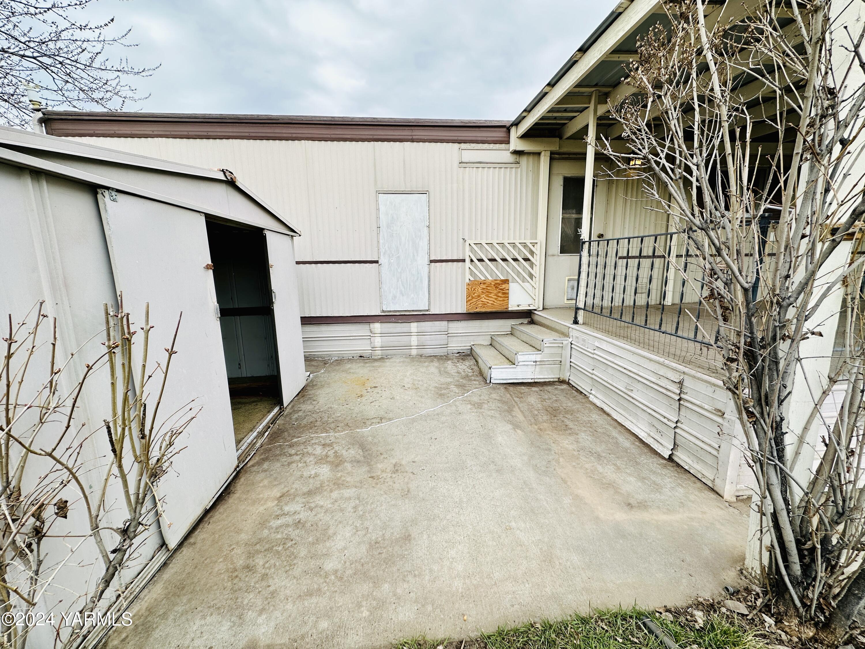 18 W Washington Ave Unit: 120