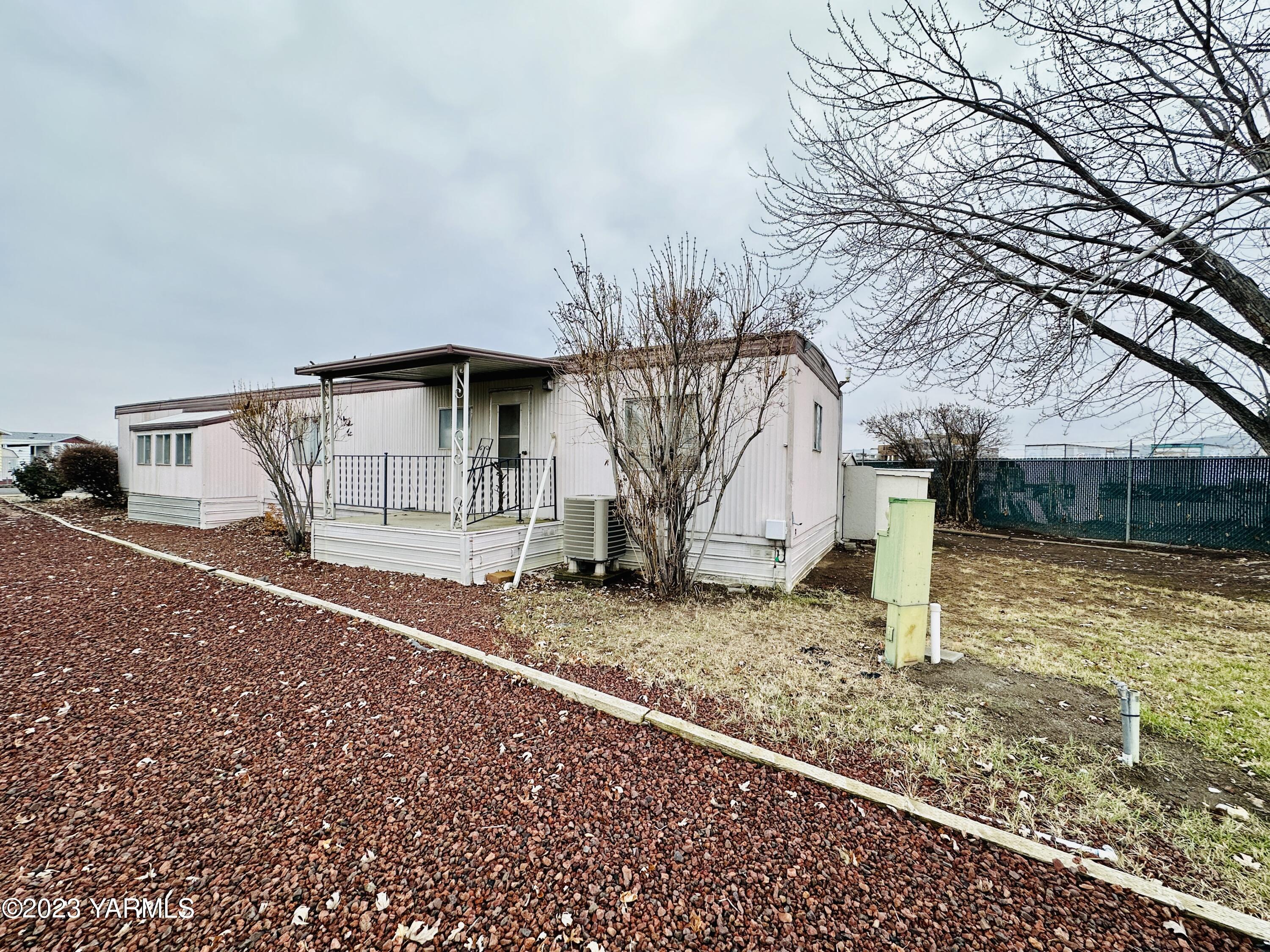 18 W Washington Ave Unit: 120