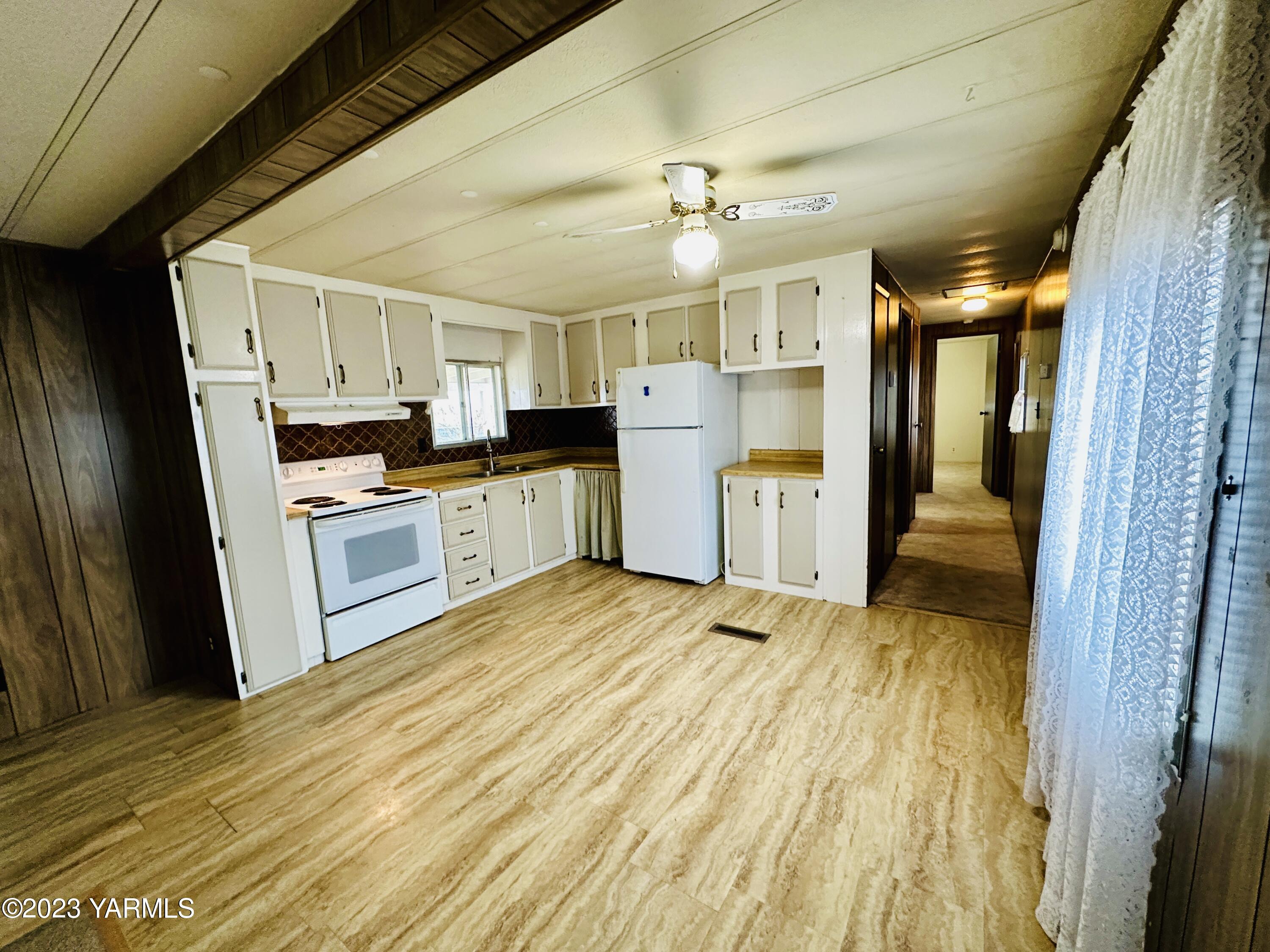 18 W Washington Ave Unit: 120