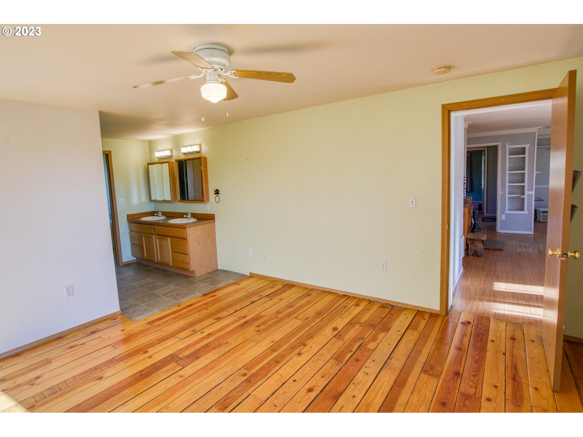566 Woodland RD