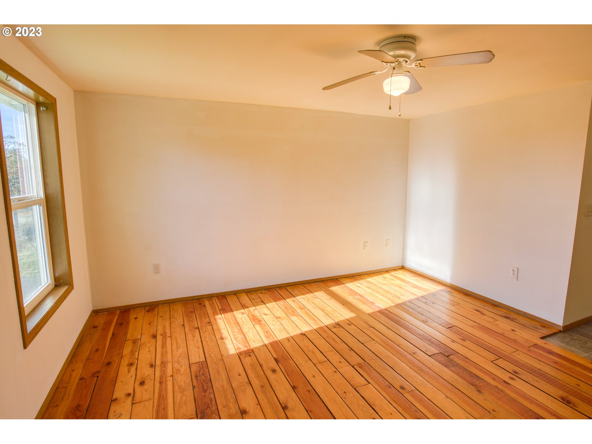 566 Woodland RD
