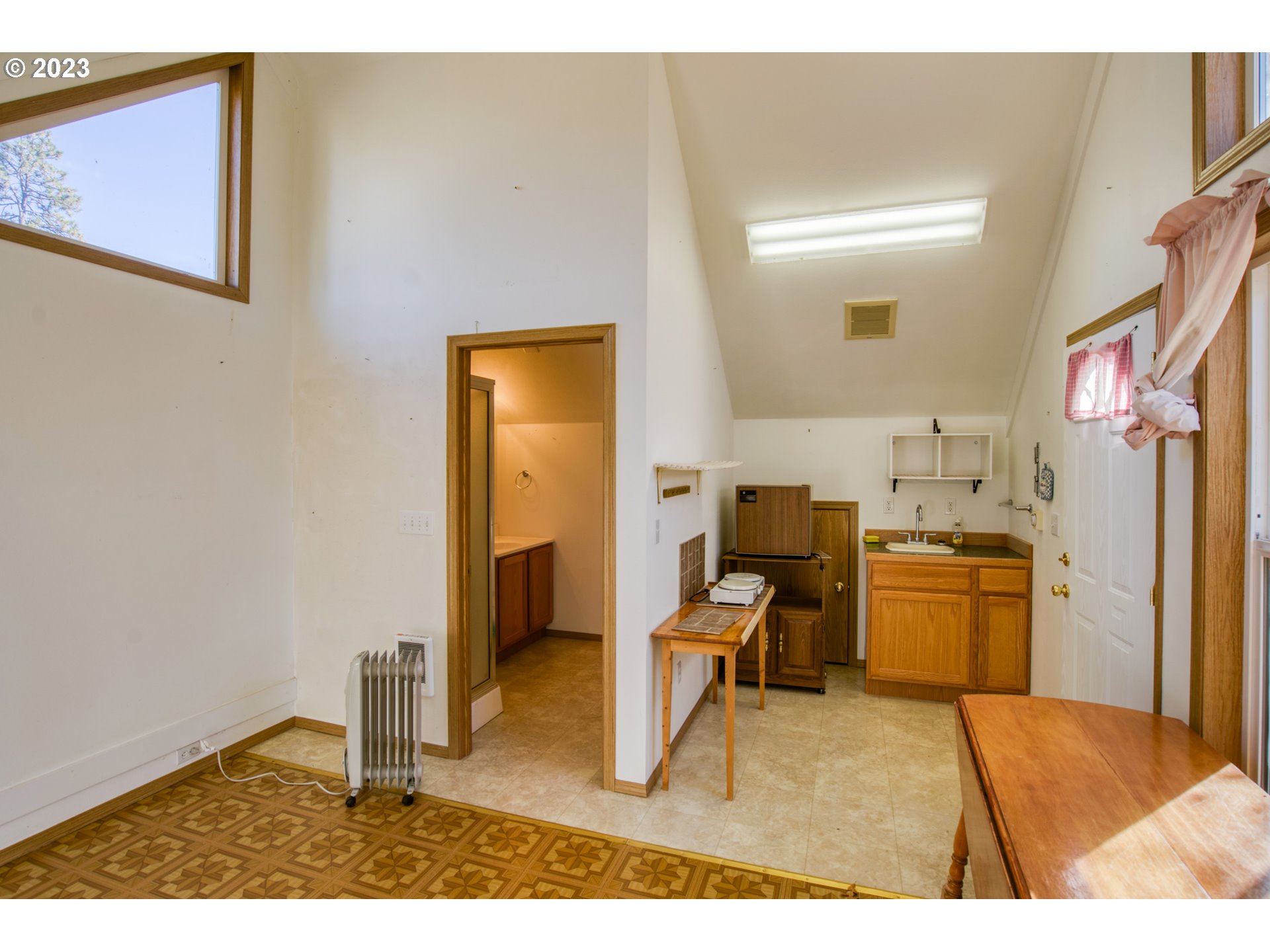 566 Woodland RD