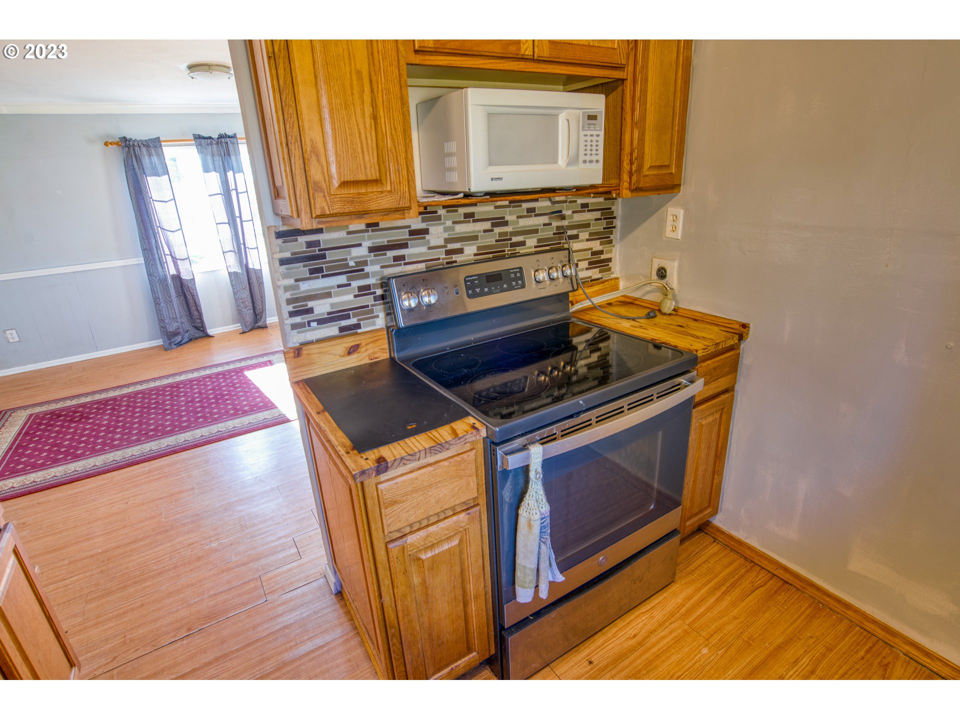 566 Woodland RD
