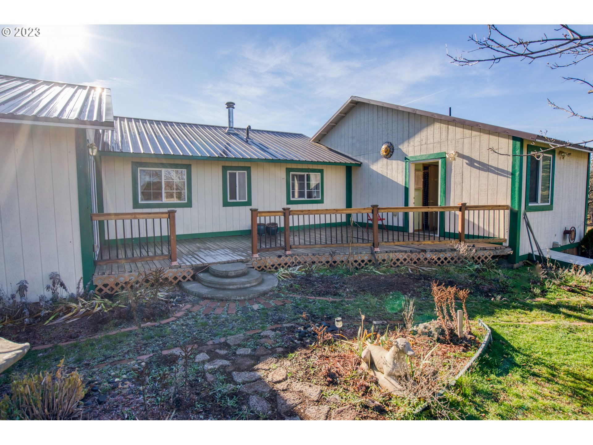 566 Woodland RD