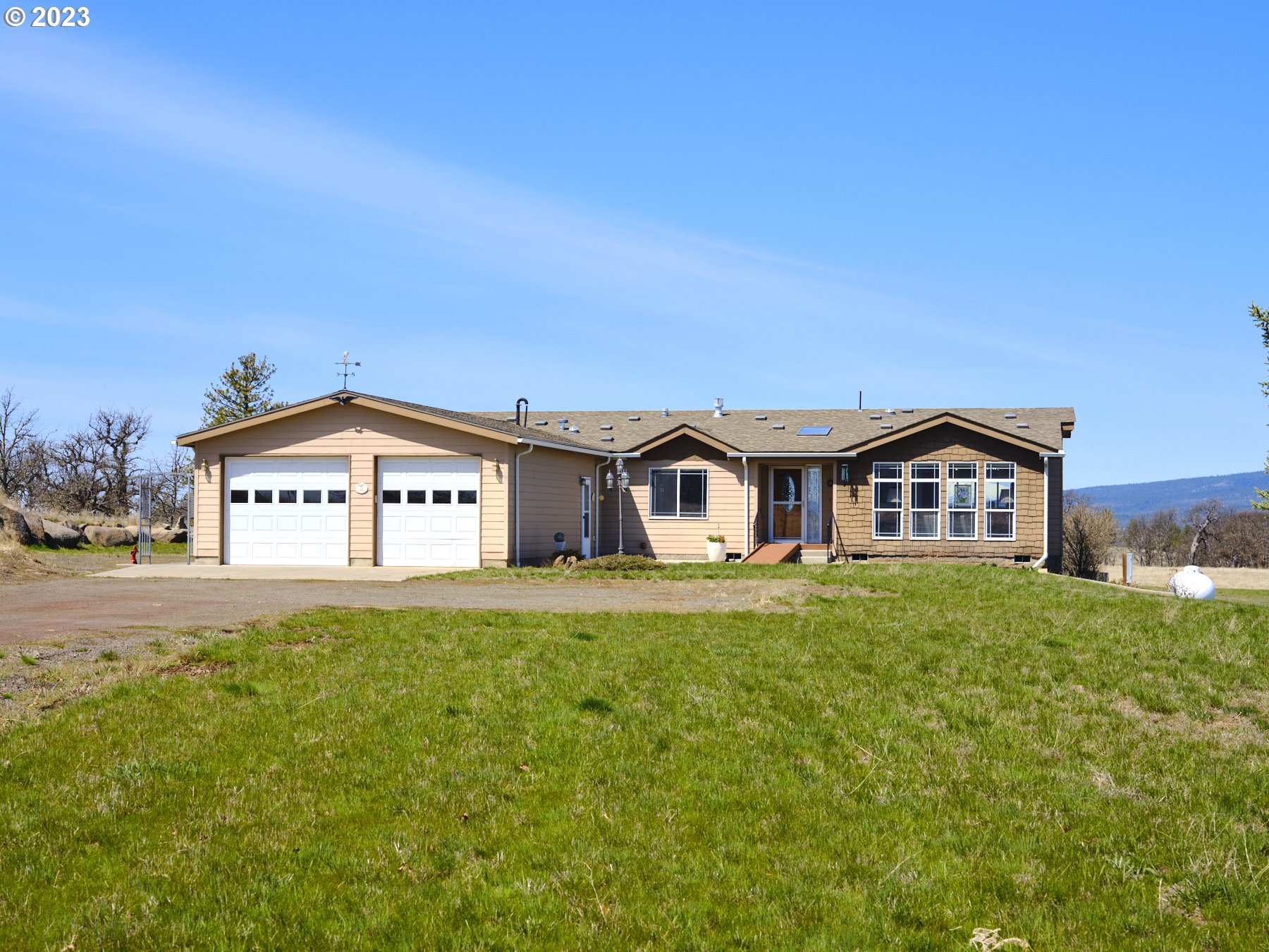 31 BLUFF LN