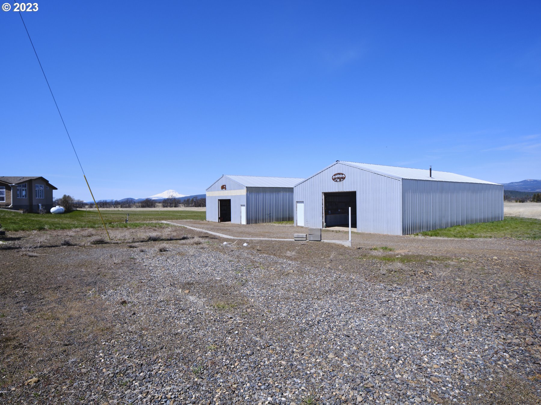 31 BLUFF LN