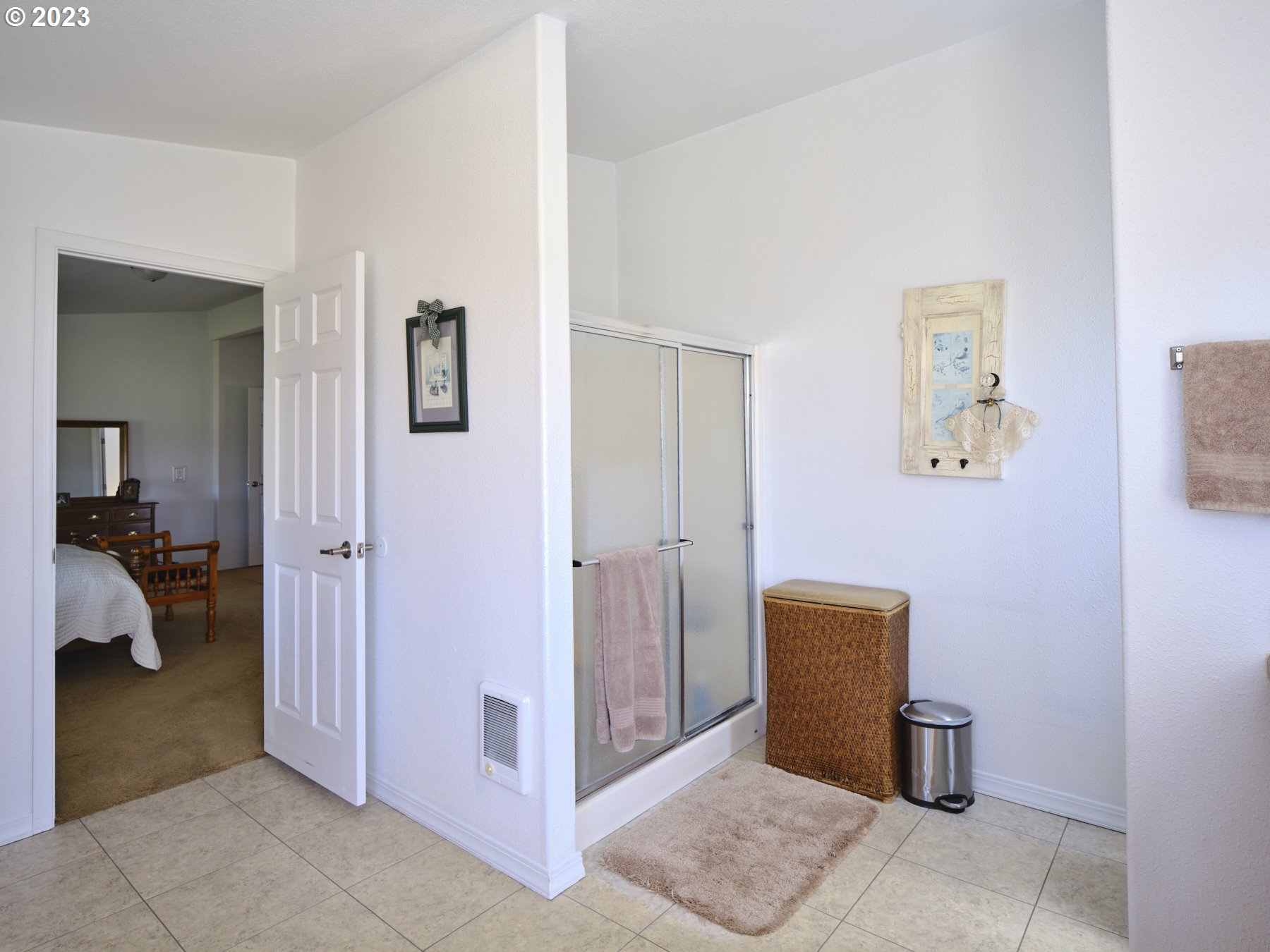 31 BLUFF LN