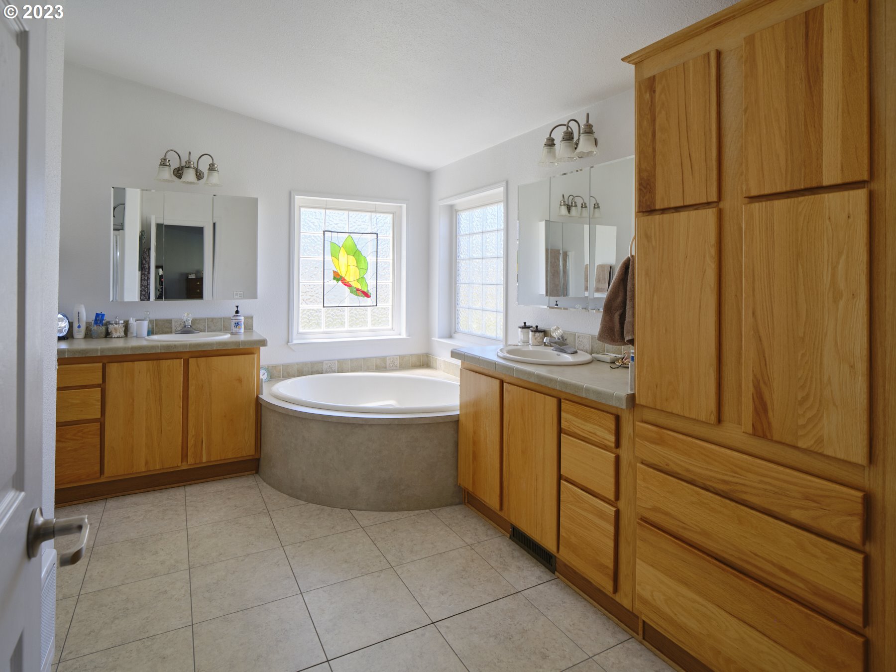 31 BLUFF LN