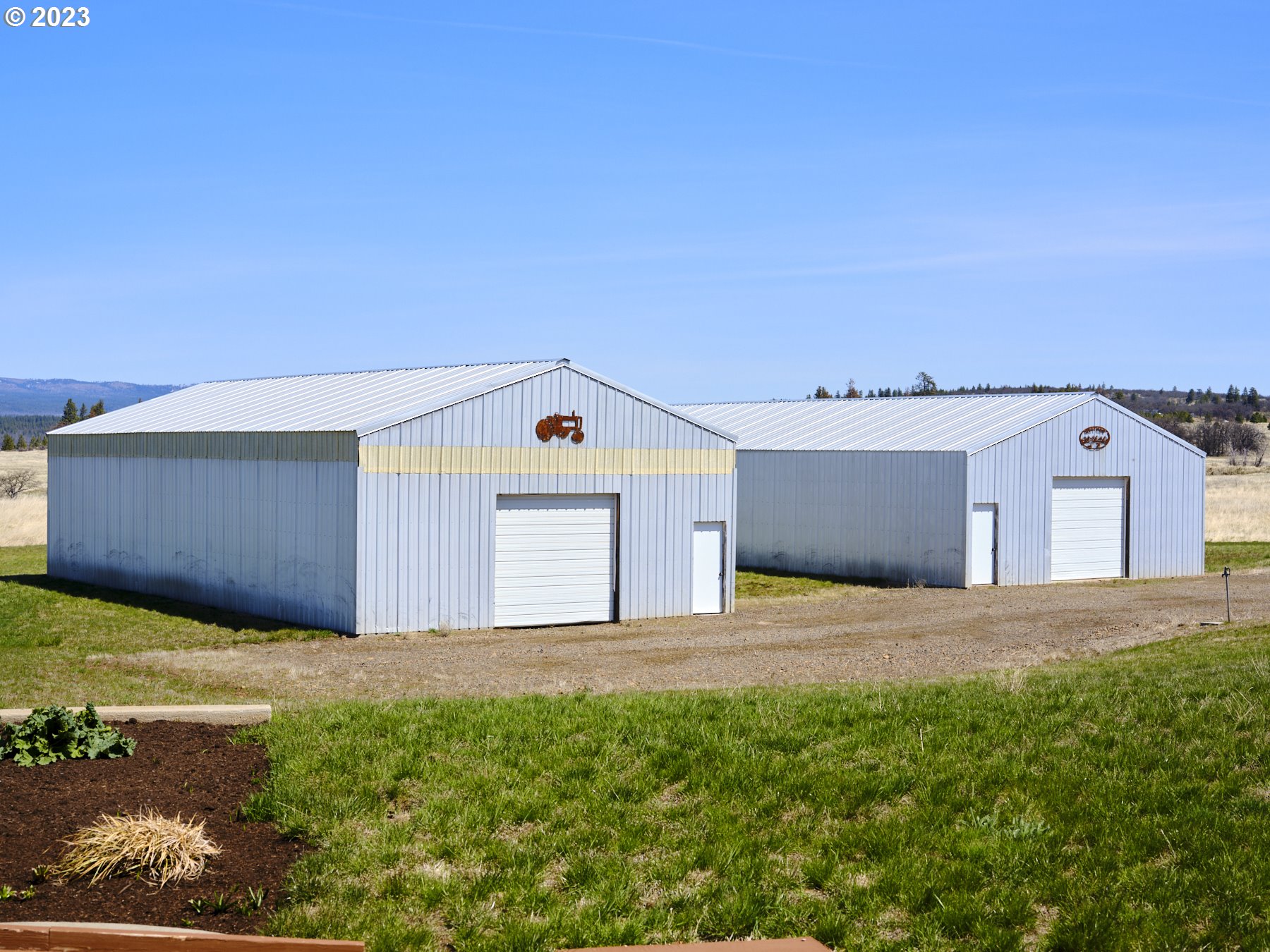 31 BLUFF LN