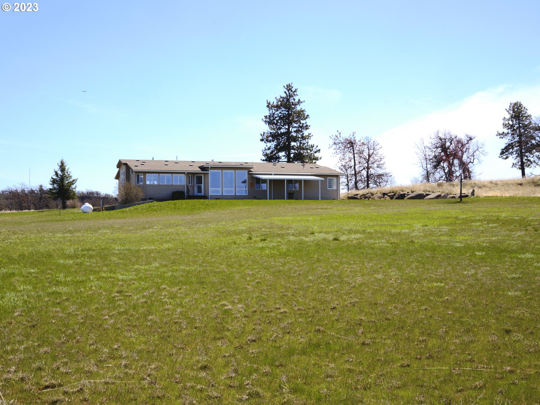 31 BLUFF LN