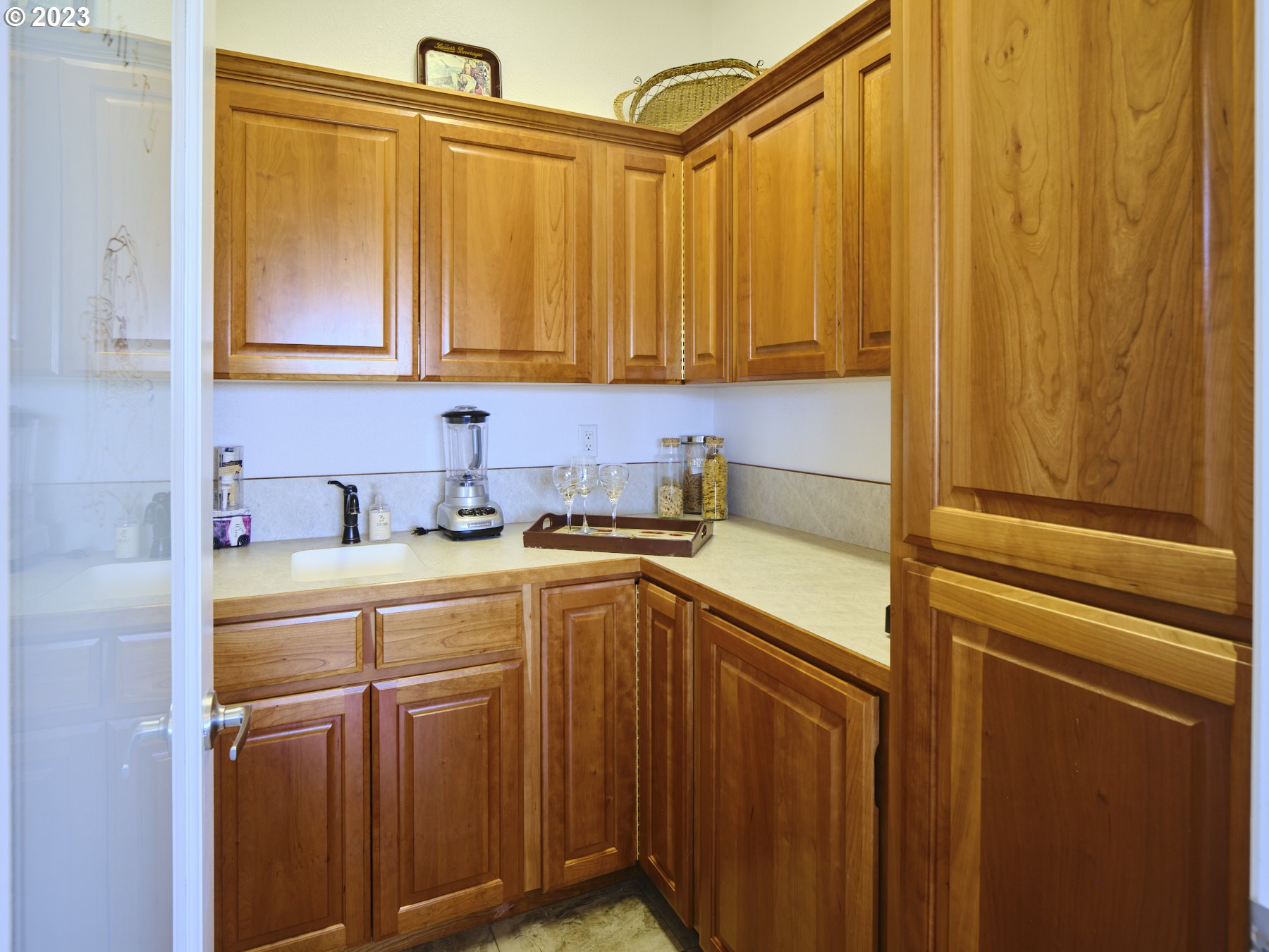 31 BLUFF LN